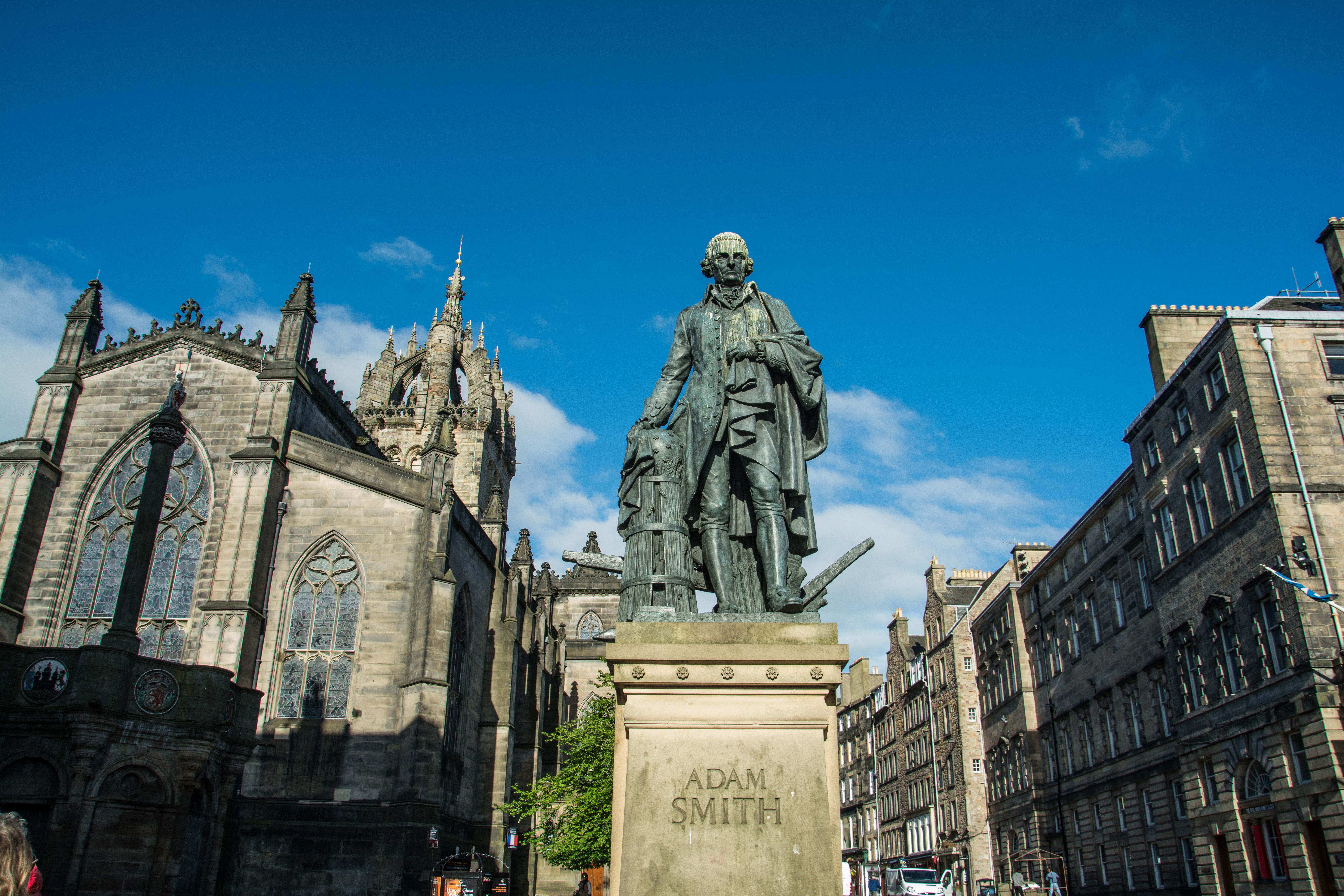 Adam Smith y el nacimiento de una nueva forma de comprender la riqueza